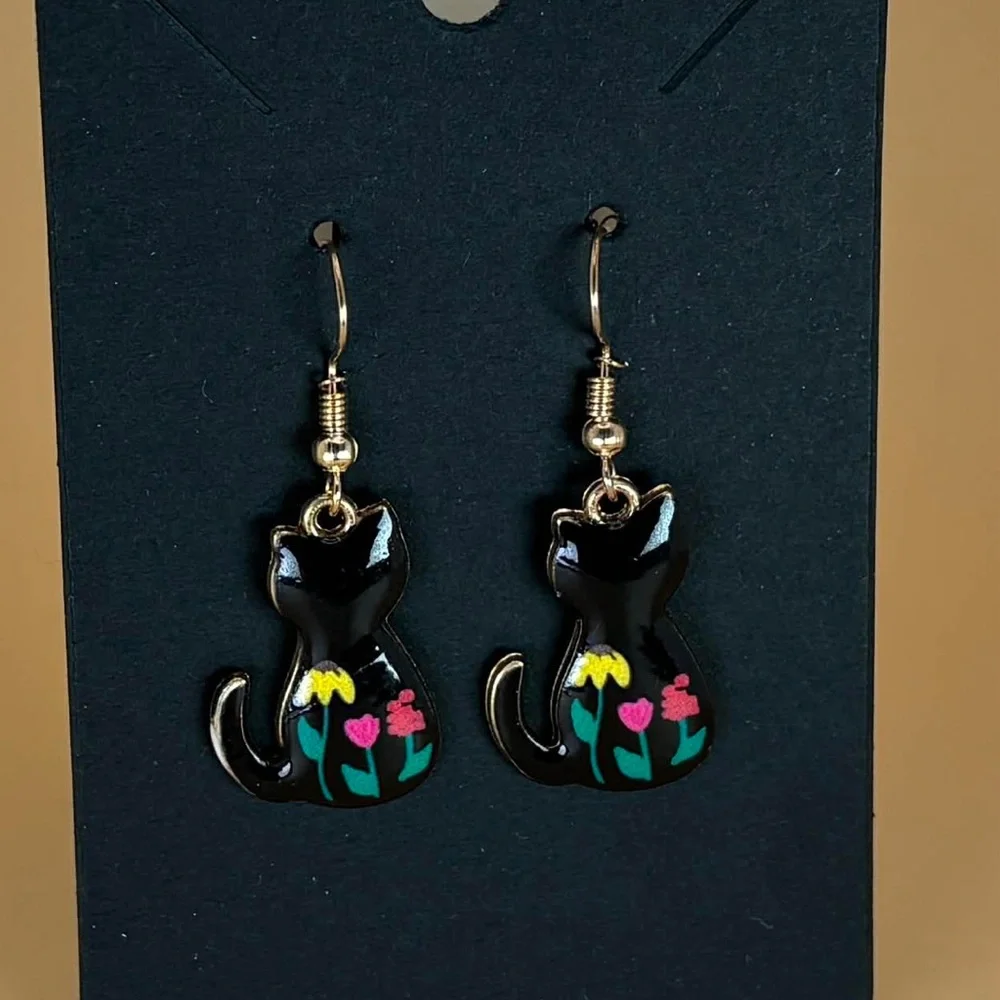🐈⬛ Black Cat Floral Dangle Earrings | Whimsical Cottagecore Style🐈⬛ - Picture 1 of 1